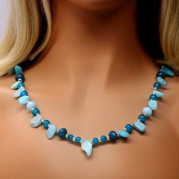 Unique necklace with blue stone chips and Crystal beads, Large lobster clasp. - Picture 3 of 3